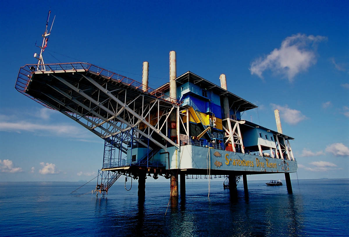 The unique Seaventures Dive Rig resort, a converted oil platform, offering unparalleled house reef diving right next to Mabul Island.